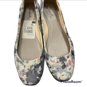NWT Qupid Floral Ballerina Flats